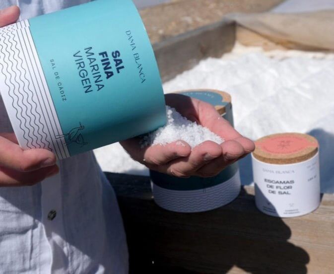 sal_ecologica_vertida_en_mano2 Sal yodada con carne